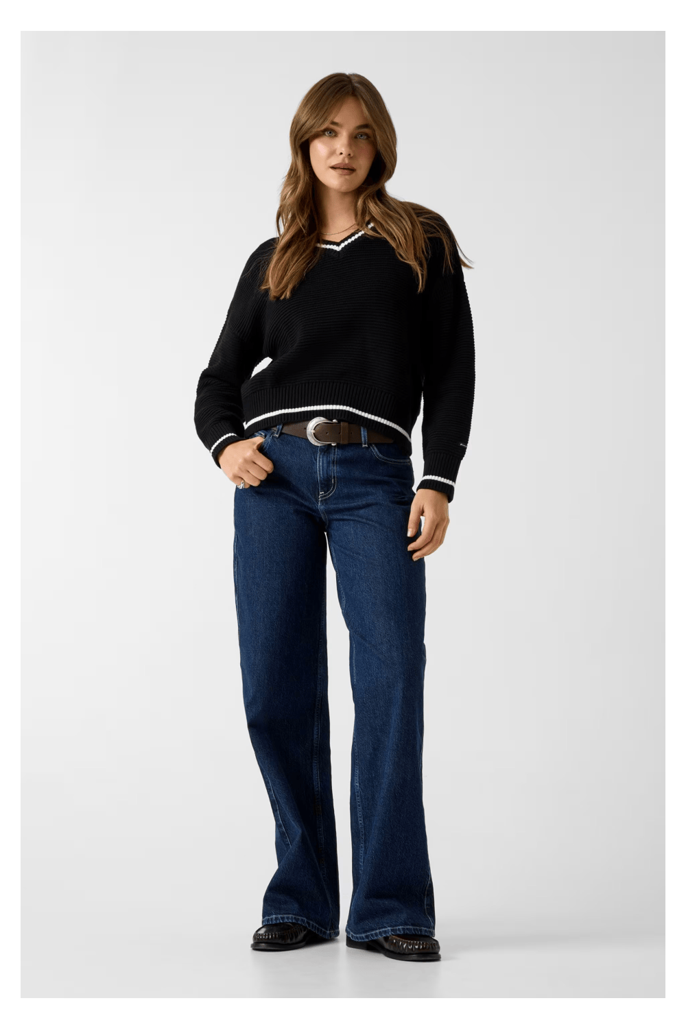 Guess Jeans Πλεκτή Μπλούζα με V Λαιμόκοψη Μαύρη W6YR01Z0847-JBLK