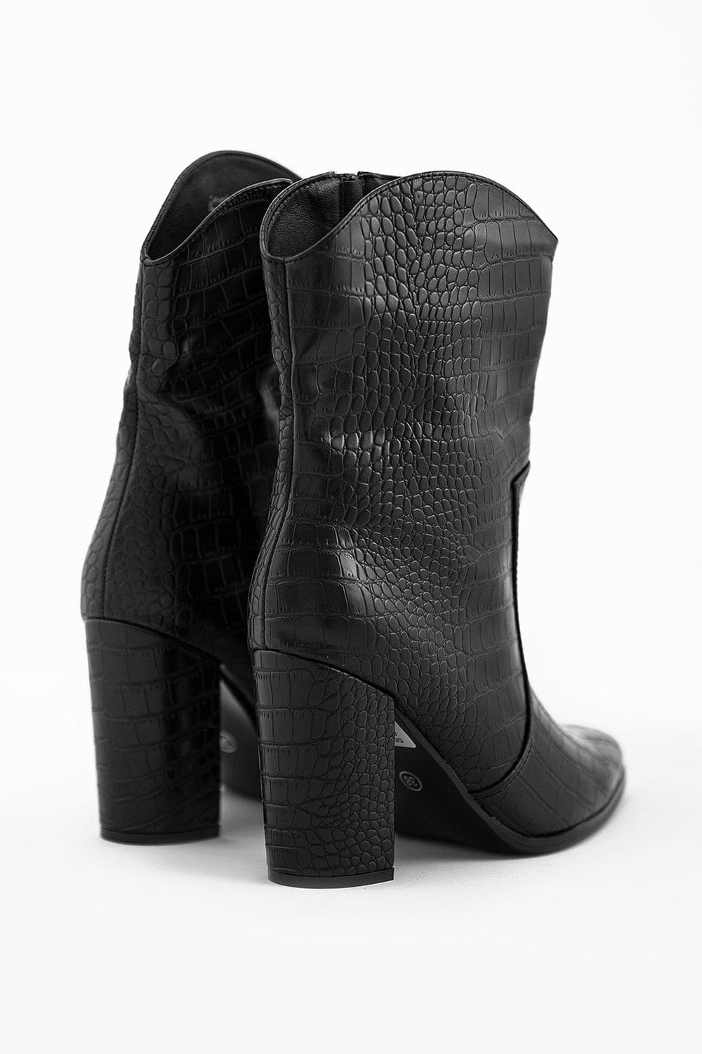 Black Pointed-Toe Boots With A Croc-Effect Finish